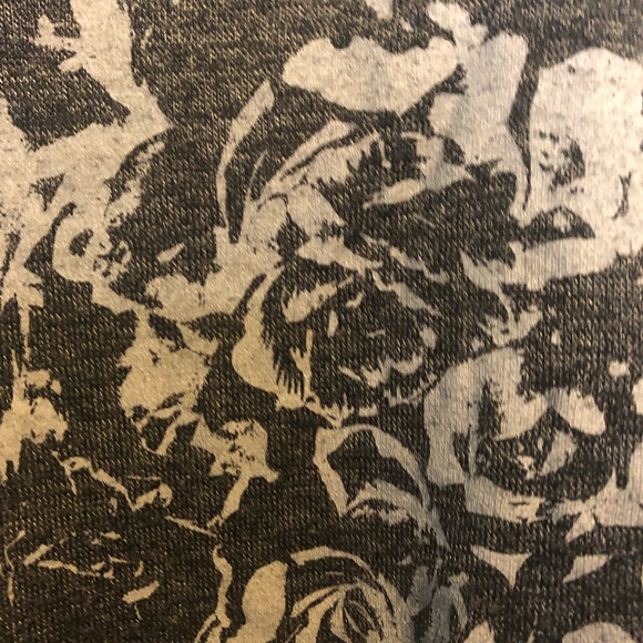 🥳Ladies Medium? (No tag but fits daughter who is medium)shirt - Picture 2 of 5